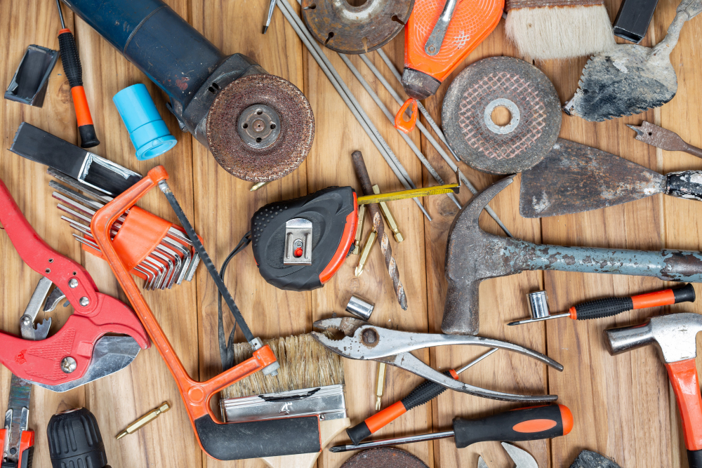 Astuces pour Bien Choisir et Manipuler vos Outils de Bricolage